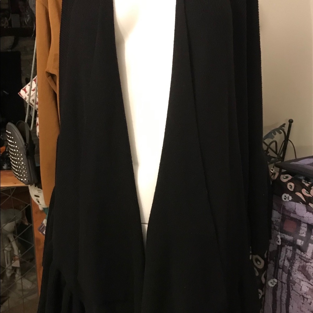 Badgley Mischka sweater Shawl - Picture 6 of 11